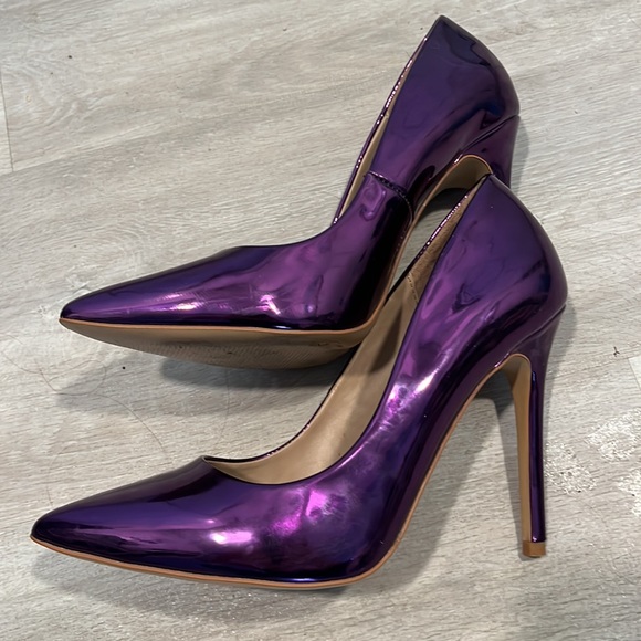 Purple 4 1/2 inch high heels - Picture 4 of 5
